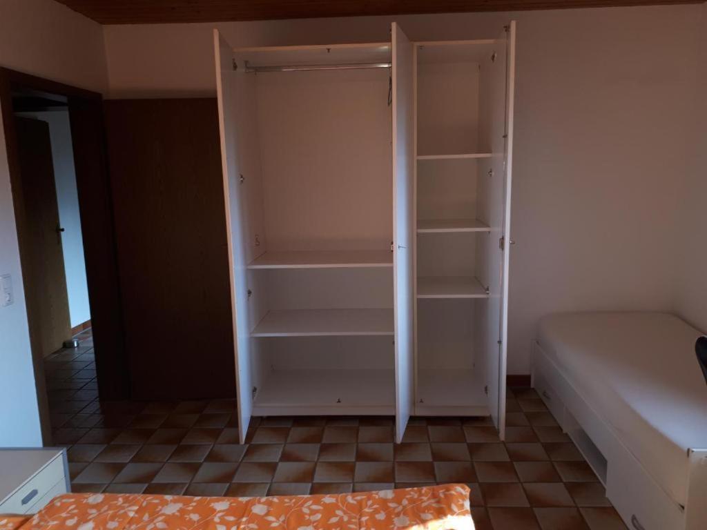 Karl-Stieler-Str. One Room In A 2 Room Appartment ; Lot Space Bruckmühl Exterior foto